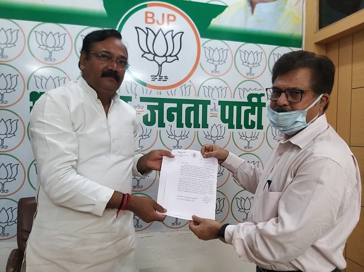 आज माननीय सांसद  श्री राजकुमार चाहर जी से उनके आवास पर भेंट की माननीय ऊर्जा मंत्री एवं प्रबंध निदेशक महोदय के पत्र सांसद जी को सौपे रिवैंप स्कीम पर विस्तार से चर्चा हुई एवं दिनांक 9 सितंबर को माननीय ऊर्जा मंत्री की प्रस्तावित वीडियो कॉन्फ्रेंसिंग के बारे में अवगत कराया