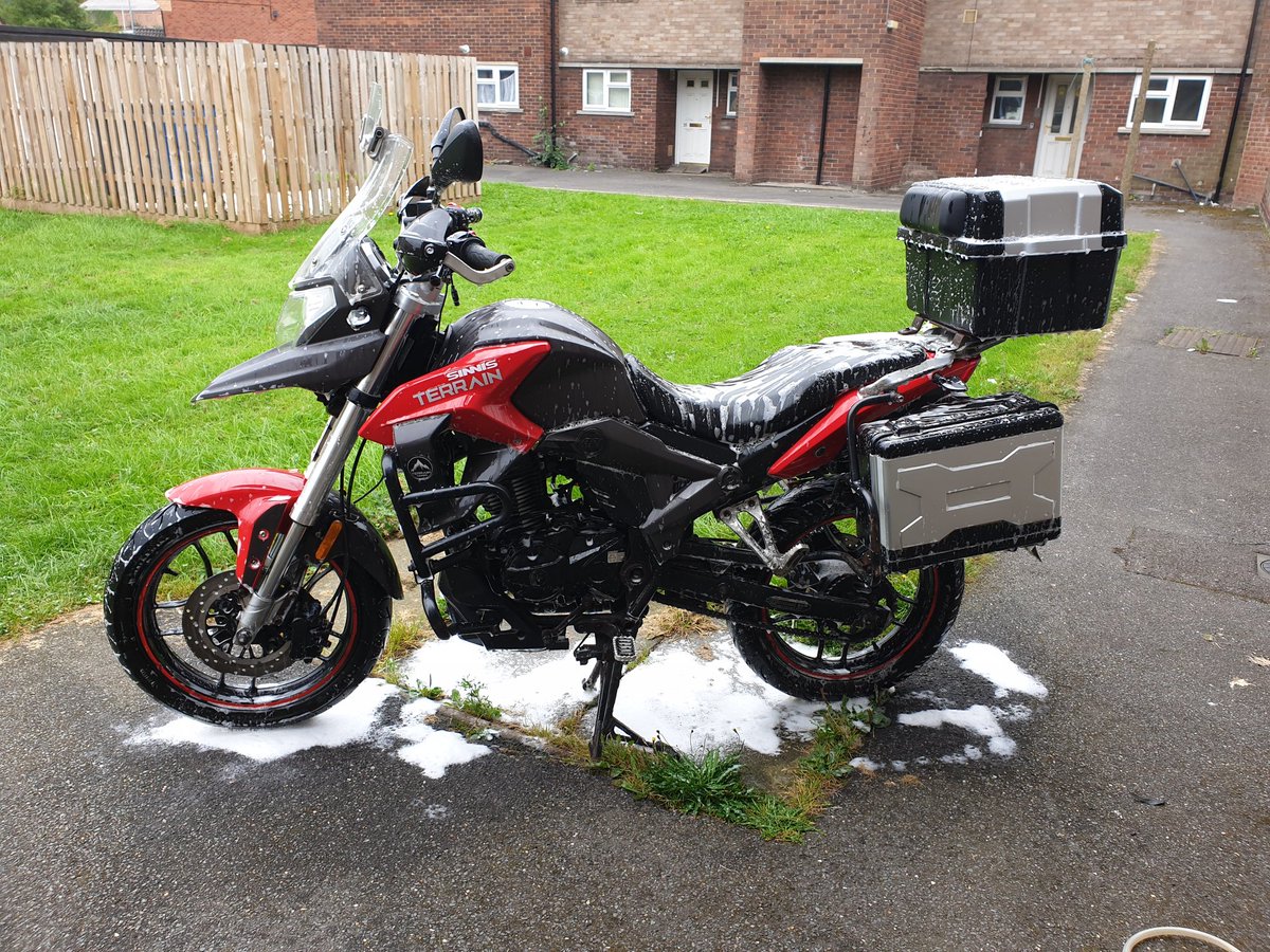 KaylaYoung82's tweet photo. Boyfriend sleeps, I clean. #sinnisterrain #adv #adventurebike #dualsport #advpulse #sinnis #sinnismotorcycles #tomtomrider550 #tomtomdrivers #torroexhausts https://t.co/dm86lIAhRC