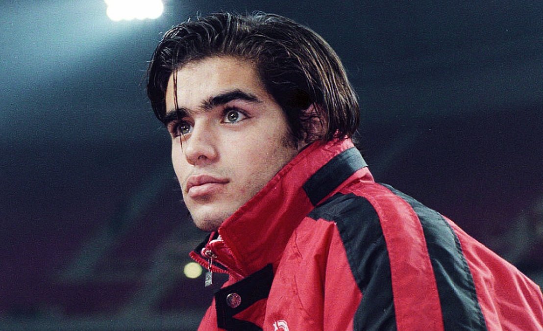 thread: the unique case of dani, the premier league's first portuguese footballer. 

after 10 years in sporting lisbon's academy, a 17-year-old daniel da cruz carvalho is promoted to the first-team in the 94/95 season where he plays alongside some big names, including luis figo.
