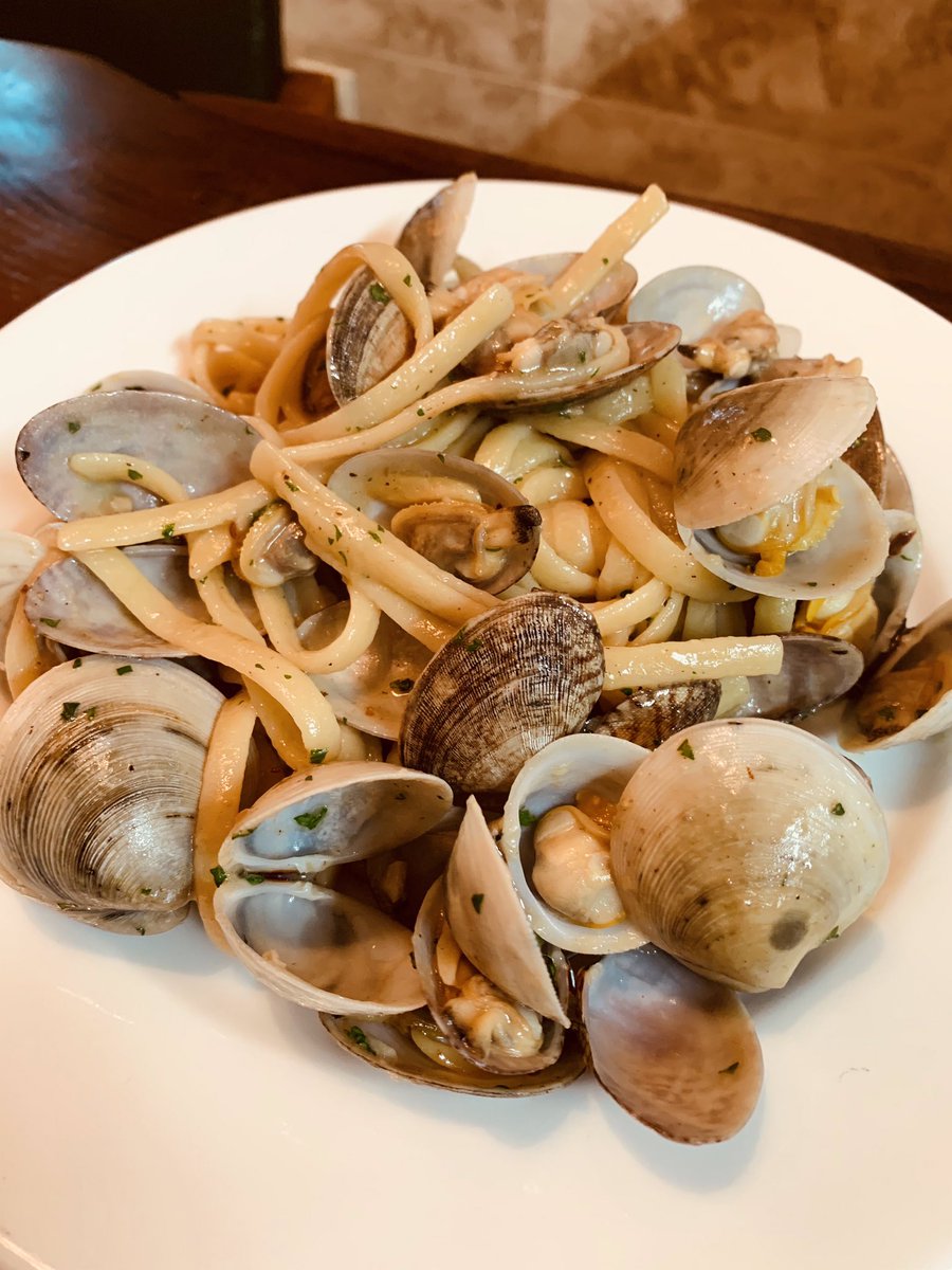 DoKyungsooBR's tweet photo. – "Não há nada além dessas e algumas (fotos) de comida"
– “O Vongole que eu preparei para a minha mãe.” 
– “E finalmemte, Meokmul posando. Hahahahaha"

– “Pessoal, Fighting!”
– “Bons sonhos e tenham uma boa noite de sono~”
– “Eu vou entrar em contato com vocês de novo. Boa Noite” https://t.co/oRtwBExJ0Z