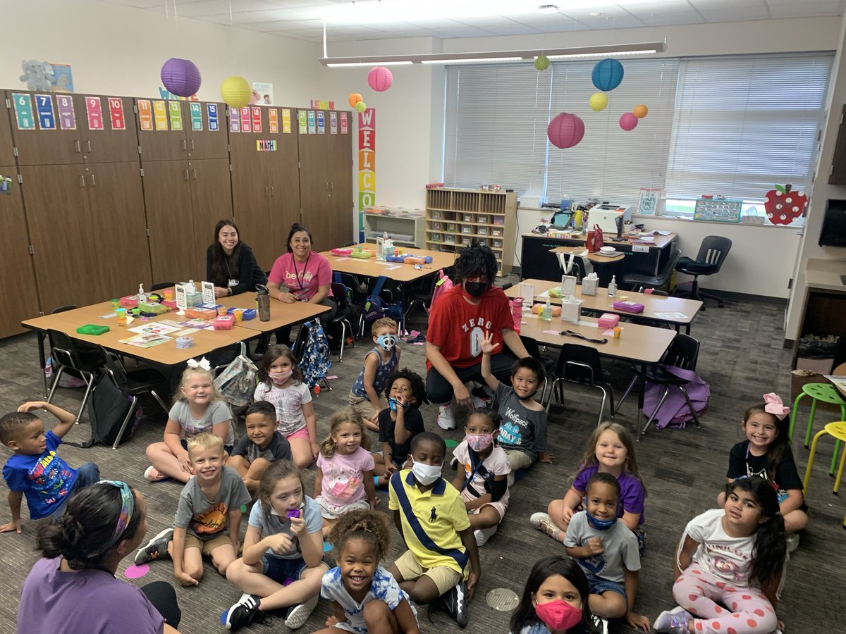 Zero the Hero 🦸🏻‍♂️ stopped by kindergarten on the 10th day of school! We can’t wait to see if he comes back on the 20th! 🎉