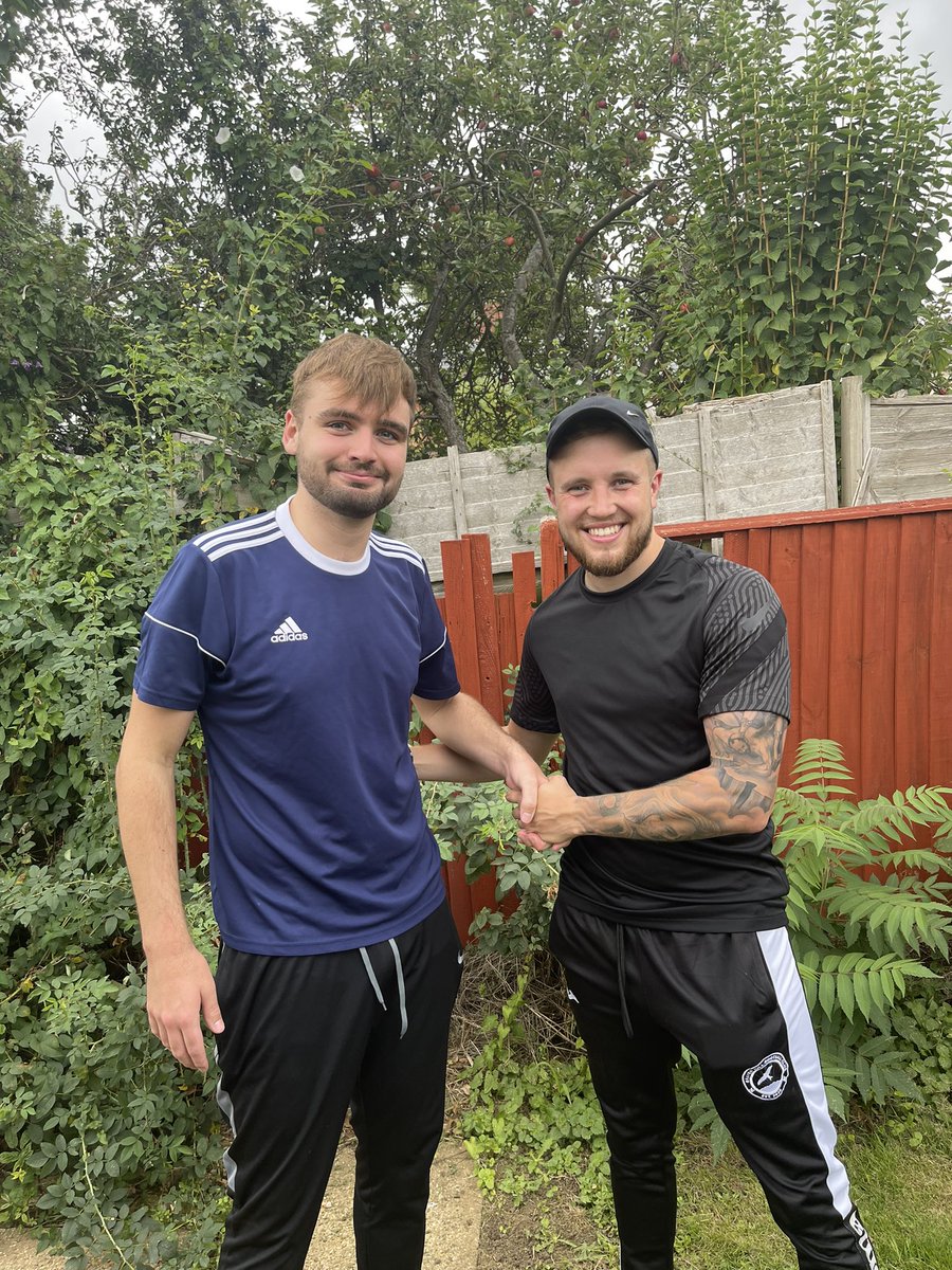 GravenHillFC's tweet image. Following today’s result we would like to finally announce the signing of @_maxengland.

#MaxSigns #UpTheHill