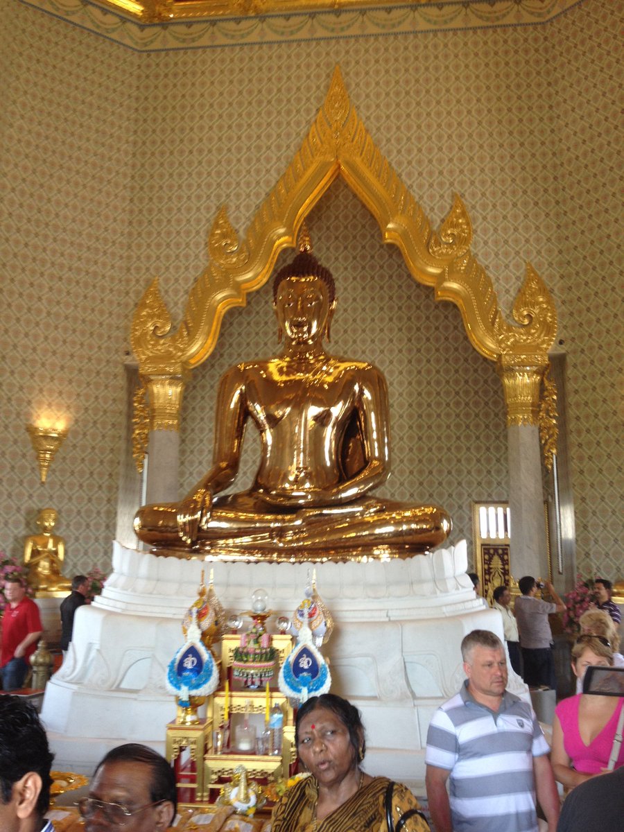 giorozas's tweet photo. El Buda de Oro de 5.5 toneladas en Bangkok #WatTraimit #GoldenBuddha #Bangkok #Thailand 🇹🇭 @_SofiaMarin_ @skininkblack @Estana9 @Salu_Macallan8 @OConchaa @Jbg2209 @juansbeatle @lafm https://t.co/6O7Ph1C5bV