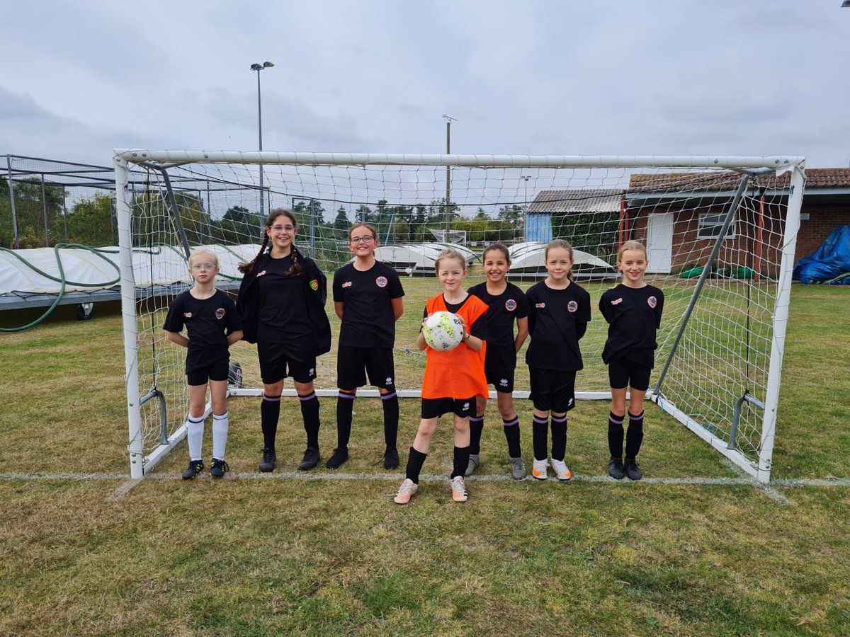 u10_11s's tweet photo. The under 11s match got postponed for this morning. Instead we had Bungay vs Bungay to see how much these girls have improved from starting at wildcats to now being in an u11s team. Smiles all around this morning 😊⚽️💙 https://t.co/W0D7fxbngv