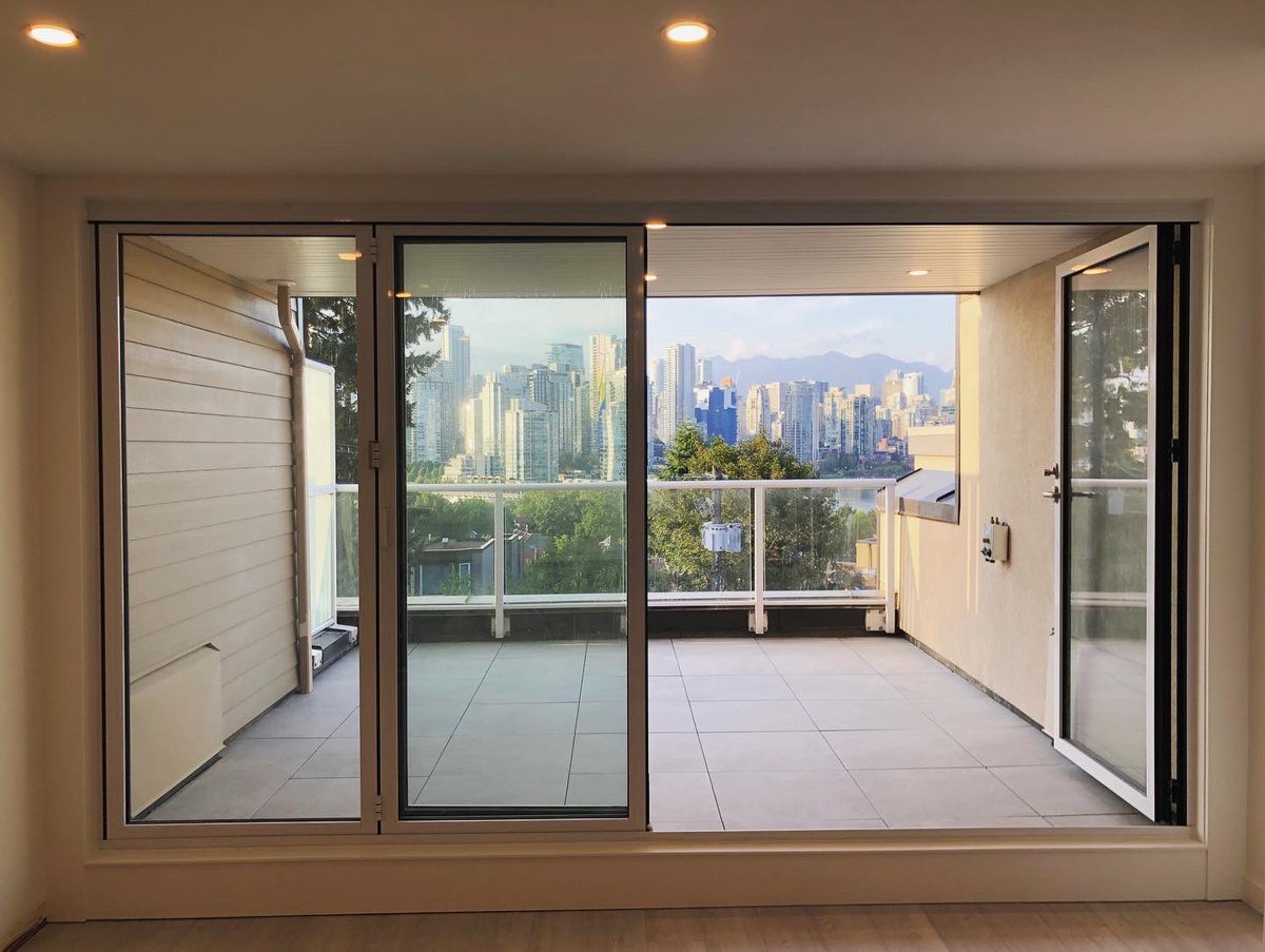 Lexario_Systems's tweet photo. Lexario 4 panel, 12’x8’ split finish folding door installed in Vancouver at Oak St &amp; 7th Ave this year.  Our slim profiles offer more glass and less frame. 
https://t.co/uAsGPfjFn3
Showroom in Port Coquitlam. 
Competitive Pricing, Professional Installation, Great Lead Times. https://t.co/Fl5b6LW02p