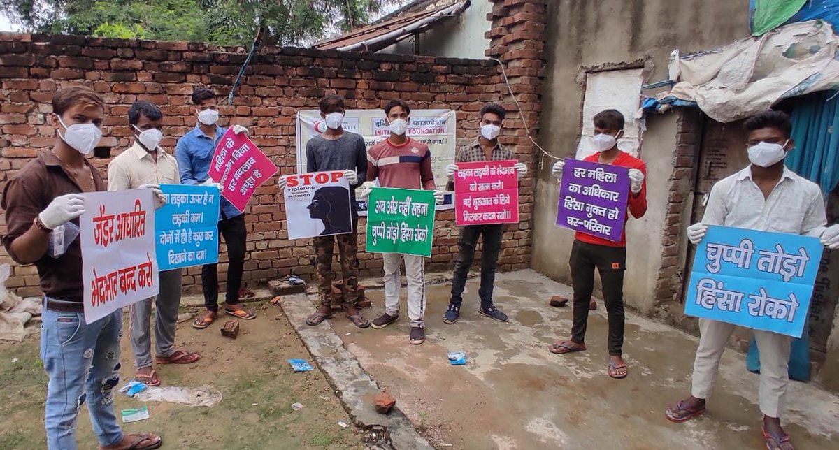InitiativeOrg_'s tweet photo. आज इनिशिएटिव फाउण्डेशन इंडिया ने एक साथ अभियान के सहयोग से लखनऊ के 20 वालेंटियर्स और  समानता साथियों को मेडिकल सुरक्षा किट का वितरण किया और कोरोना की तीसरी लहर से बचाव के साथ साथ स्वास्थ्य सुरक्षा एवं जेंडर आधारित भेदभाव के मुद्दे पर समुदाय को जागरूक किया। #InitiativeForChange https://t.co/RufriKkVEE