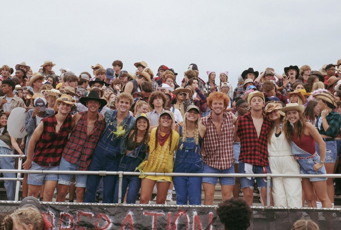 FHSTigerCage's tweet image. TIGER CAGE SOMETHING SPECIAL👀👀 Comin up on a big week..
WE WANT THE BANNNERRRRR @ACwishtv AND THE TROPHY 🏆 🏆 @calabro13sports