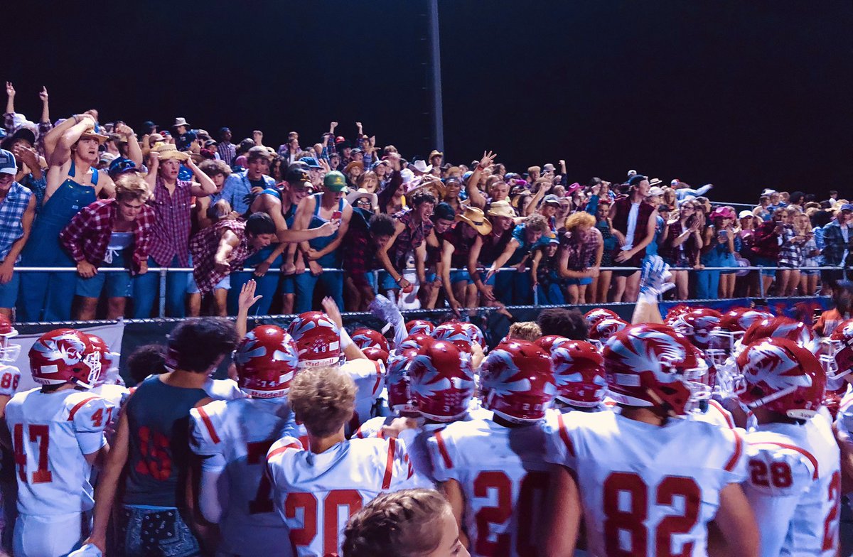 FHSTigerCage's tweet image. TIGER CAGE SOMETHING SPECIAL👀👀 Comin up on a big week..
WE WANT THE BANNNERRRRR @ACwishtv AND THE TROPHY 🏆 🏆 @calabro13sports