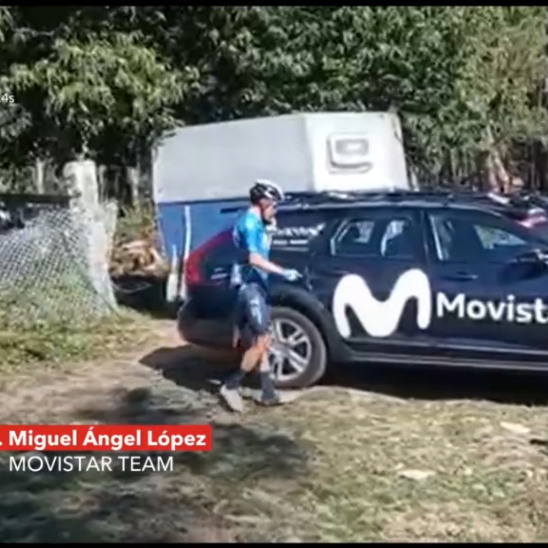 TVE muestra imágenes desde el celular de Juan Carlos García.

Miguel López habla por teléfono mientras se sube al carro del Movistar y la señal de TV reporta en pantalla su abandono. #LaVuelta21