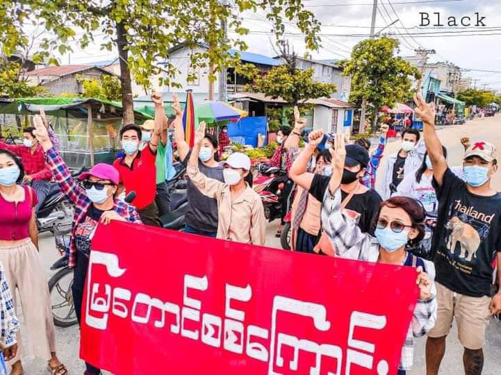 ThomasZinAung's tweet photo. Despite the presence of heavily armed security personnel, the historic MyaTaung Strike came to the streets of Mandalay to protest the dictatorship's genocidal policies. #TakeAction_NoMoreWords #Sep4Coup  #WhatsHappeningInMyanmar https://t.co/CcI8w44HzP