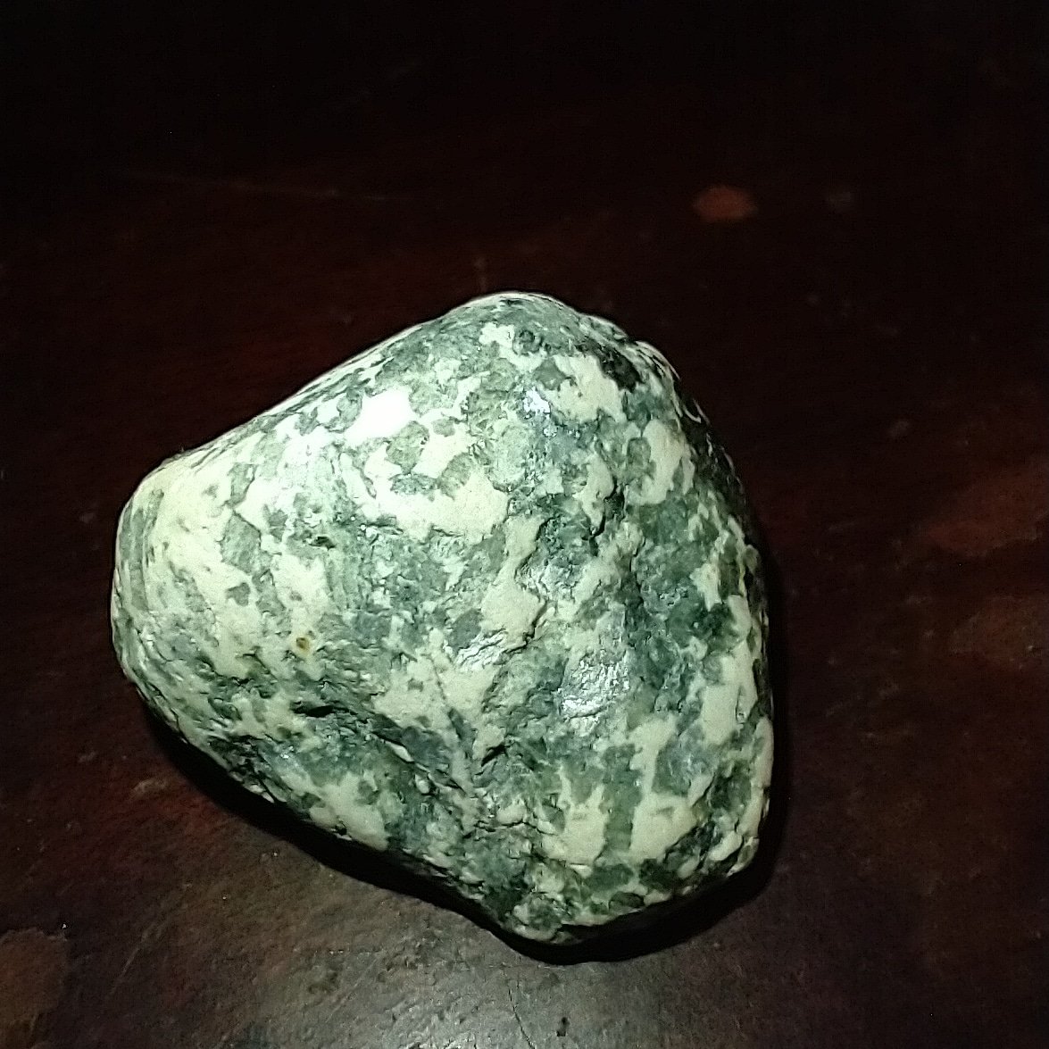 everhartchad's tweet image. So this #TreeAgate I found in #Sherburne #NY is only 138 miles from a #Volcano in #NewJersey &amp;amp; the rock &amp;amp; ash can travel as you can see - 10,000 miles. But when people pick up a random rock - the past is usually the last thing they think of .