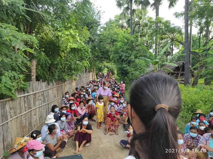 ThomasZinAung's tweet photo. Sit-in strike against military dictatorship by massive group of people from LetPaDaung Salingyi Township. #TakeAction_NoMoreWords #WhatsHappeningInMyanmar #Sep4Coup https://t.co/XwEwBCQsLH