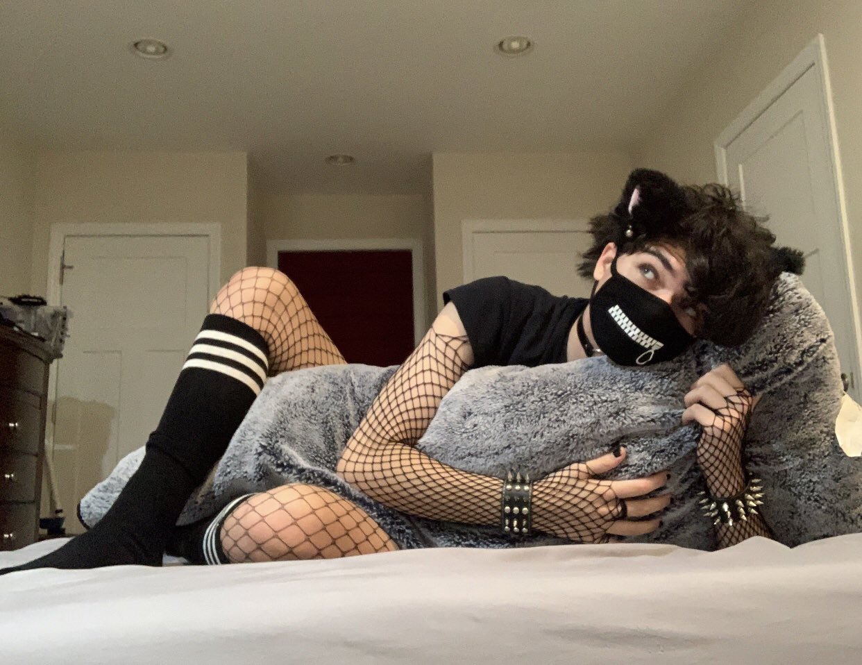 Eris the Catgirl 🤍 on X: Heyyyyyyy! This choker I'm wearing has chains on  it, which means I find it very cool. X3 #femboy #catboy #fishnets  #thighhighs  / X