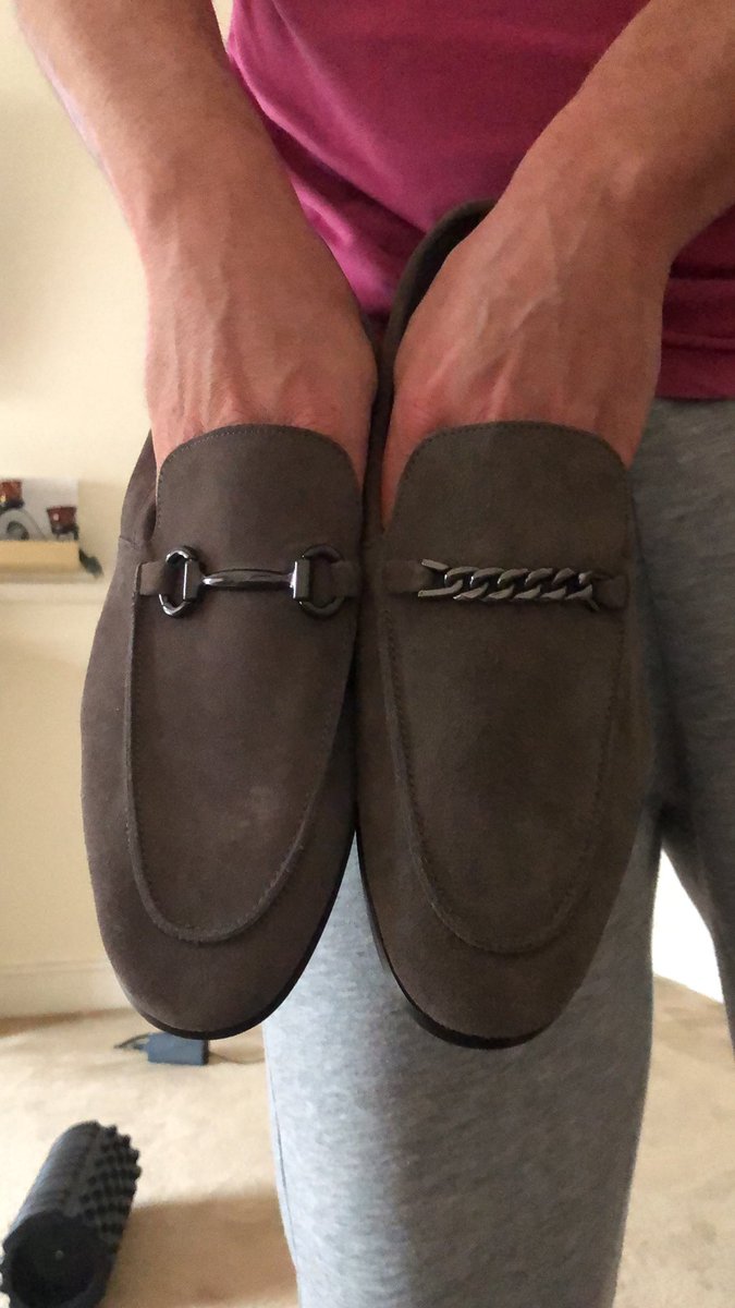 Clobo89x's tweet photo. Nice one @OfficeShoes 🤣😩 i dont know whats worse - the fact you sent these as a pair or the fact that hes only just noticed after nearly 6 months of them being delivered 😬 https://t.co/HiCvEXEWDb