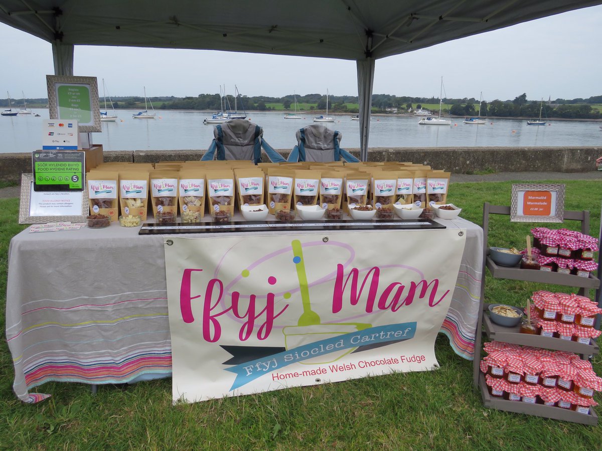 ffyjmam's tweet photo. Barod am ddiwrnod prysur heddiw gyda Ffyj Mam yn Gwyl Bro Y Felinheli. Golygfa bendigedig!!
Ffyj Mam all set up for the day at Y Felinheli. And what a view!
#yfelinheli #ffyjmam https://t.co/MO07x2EobI