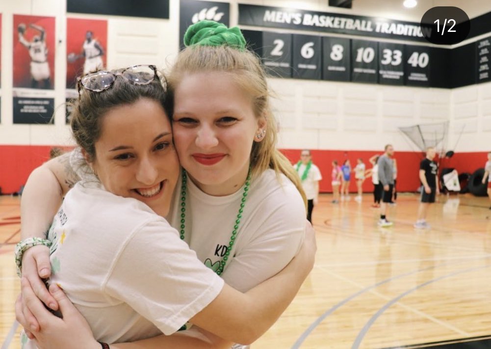 happy birthday to our amazing president, sister lizzy!! we hope you have a wonderful day! 🤩💗🦋🌸