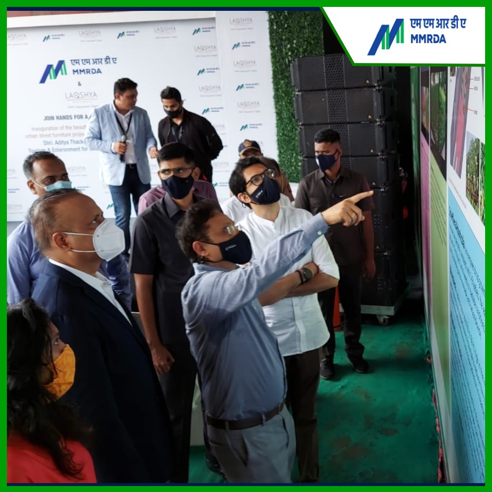 MMRDAOfficial's tweet photo. Time to reshape the WEH, the entry point of the world to Mumbai,with Green Initiative!
Today, Shri Aaditya Thackeray (Hon Minister Environment &amp; Tourism and Guardian Minister) accompanied by Shri S.V.R. Srinivas IAS,Metropolitan Commissioner, inaugurated an Urban Beautification.. https://t.co/b4bj9LOkpM