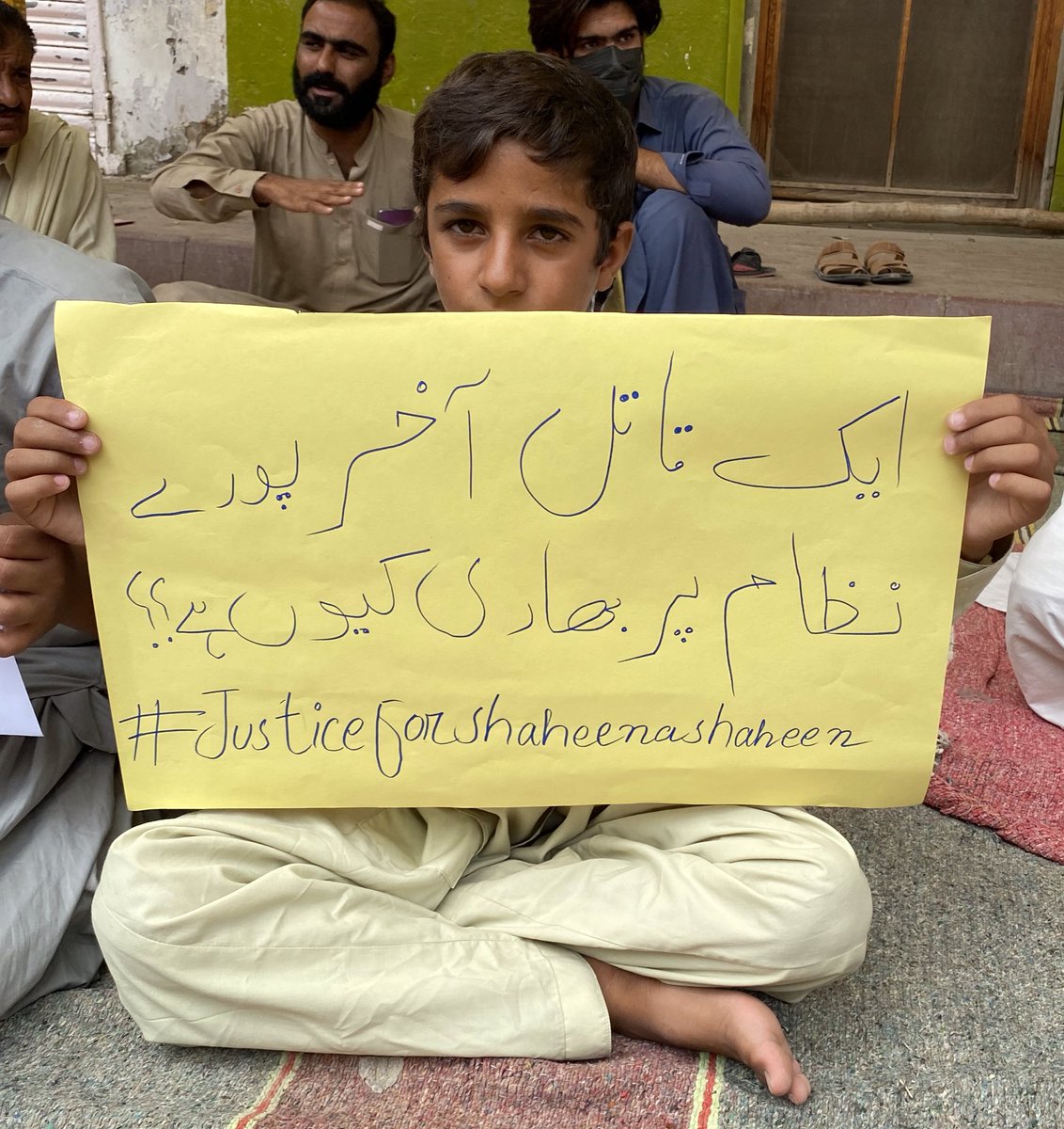 ZaraShaheen_'s tweet photo. ایک قاتل آخر پورے نظام پر بھاری کیوں ہے؟؟؟
پولیس قاتل محراب گچکی کو گرفتار کرے یا خود قاتل بن جائے۔ 
#JusticeForShaheenaShaheen
#ShaheenaShaheenNeedsJustice https://t.co/656G1CJbPM