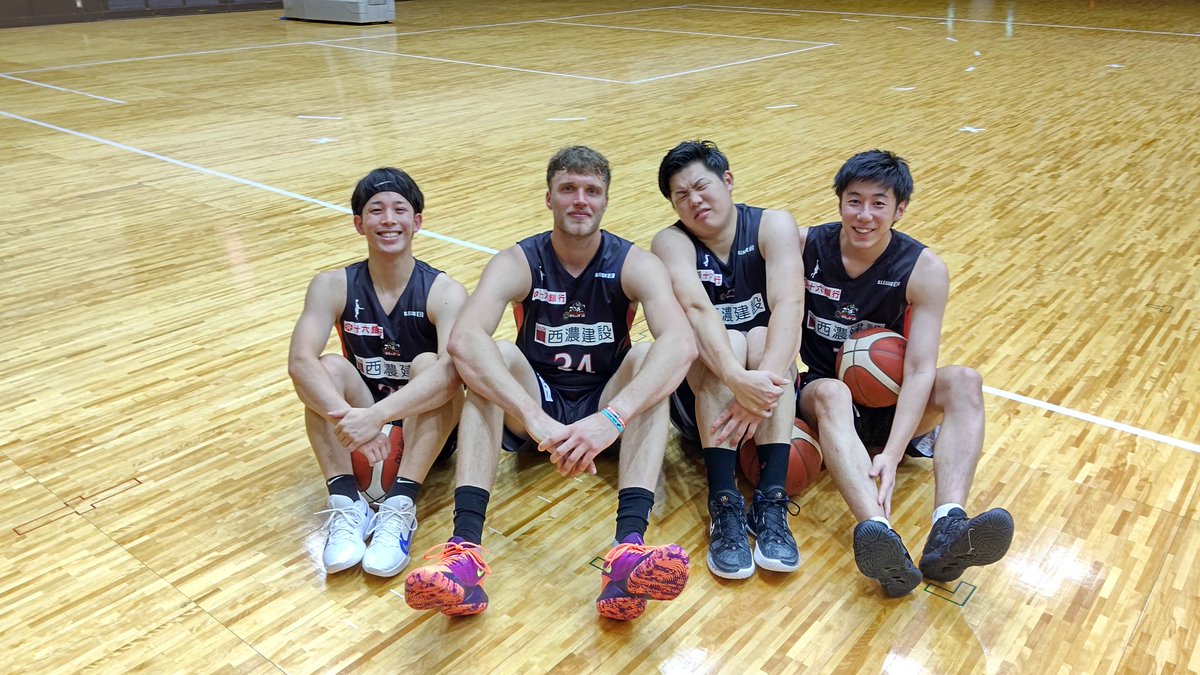 写真撮影中に写真撮影

#岐阜スゥープス
#写真撮影