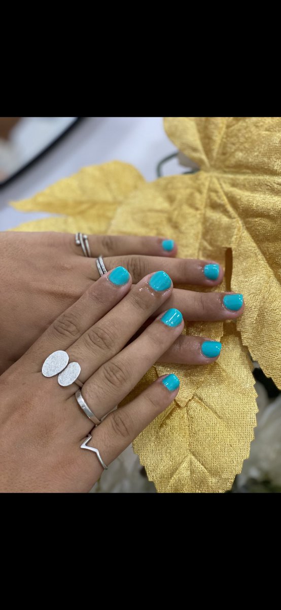 SamThomasx's tweet photo. #nails #gelpolish #ibd https://t.co/MzxyhH1hOW
