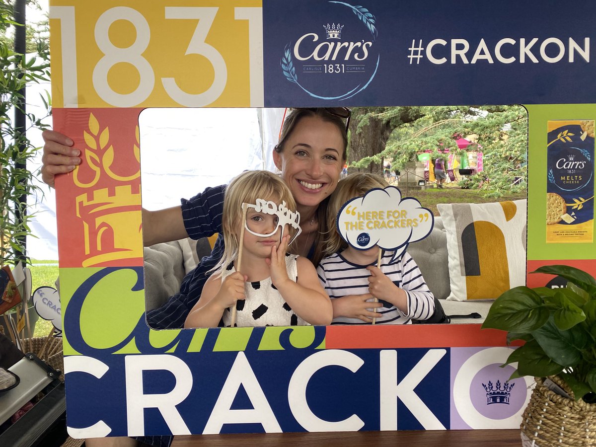 RebeccaJacksUK's tweet image. #crackon at ⁦@Pubinthepark_⁩ 😂😂😂
