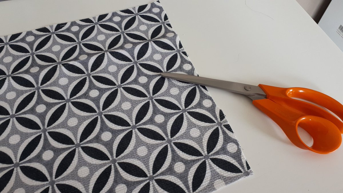 peartree_123's tweet image. Next project: 2 cushion covers, possibly with button closures 👍 #sewing #sewingbee #newsewingmachine #cushioncobvers #softfurnishings