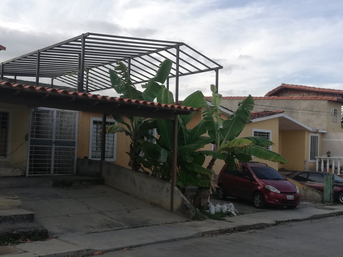 fotogato's tweet photo. URB HAC YUCATAN calle 5 sin electricidad desde el jueves a las 4pm y @Corpoelec nada de venir a solventar Reporte No. 99000041977 https://t.co/NIMMzDnAUX