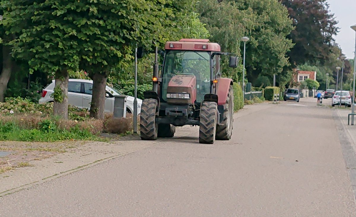Afgelopen nacht is een trekker gestolen aan de Burgemeester J Zijpweg in Venhuizen.