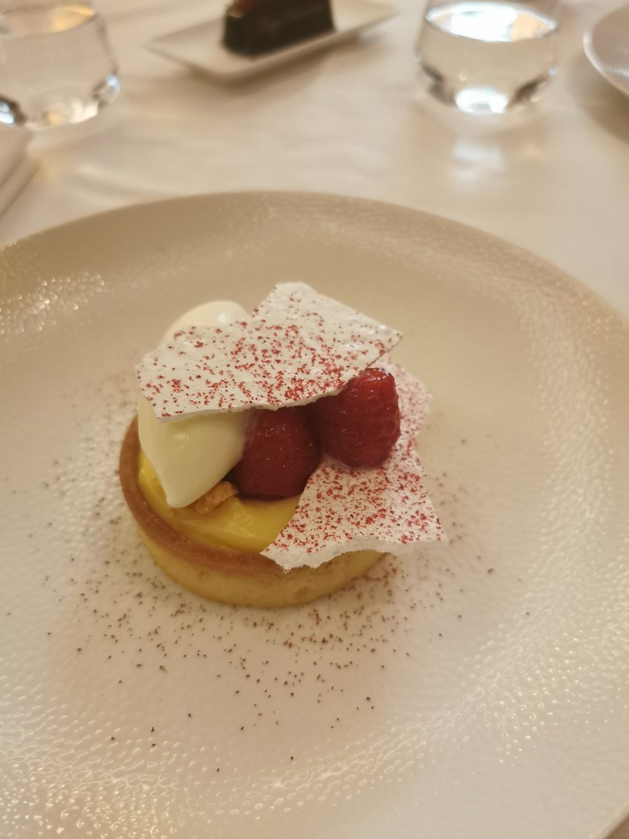 amii_smith's tweet photo. The most delicious meal I have ever had. Thankyou @savoygrill @TheSavoyLondon . Gordon will be pleased 10/10! @GordonRamsay https://t.co/WgltXyGuul