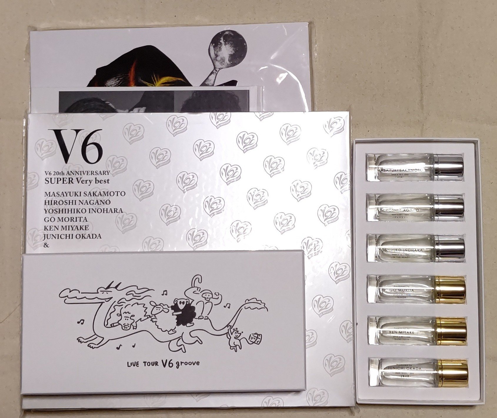 凛冴 Ringo 参考までに V6の周年の時の名前入りはこんな感じでした の下に名前が入ってます 縦はa4より小さいけど横はパンフより大きいです 今回の特別盤がどのサイズになるかは全く不明ですが ご参考にしてください T Co