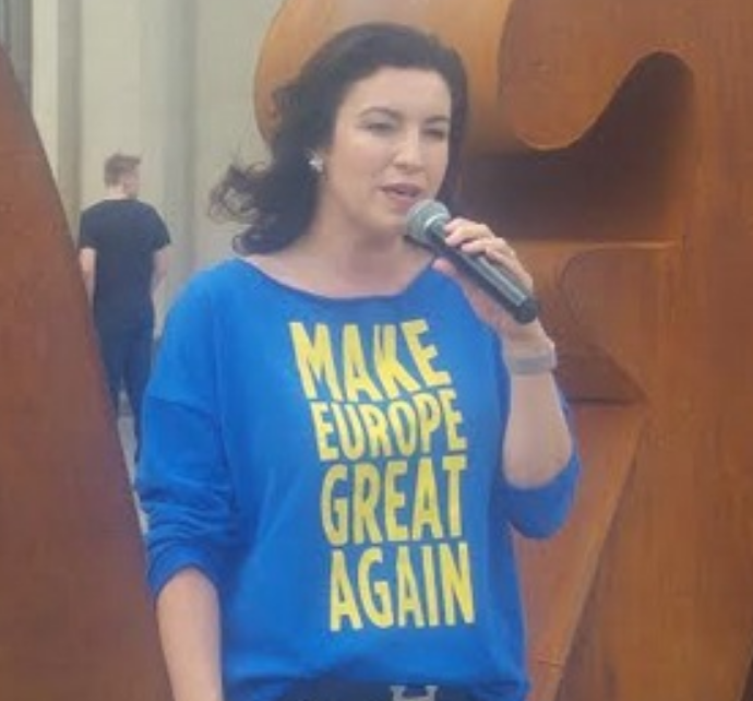 cyzen's tweet photo. Ist @DoroBaer nicht als Staatssekretärin und Staatsministerin für Verkehr und digitale Infrastruktur 📡📶💾💻☎️der letzten 8 Jahre die Ursache und verantwortlich für die schlechten digitalen Zustand von 🇩🇪 und jetzt ist sie im #EXPERTENTEAM von #Laschet 🤦🏽♂️🤦🏽♂️🤦🏽♂️ https://t.co/tmCK21RY1t