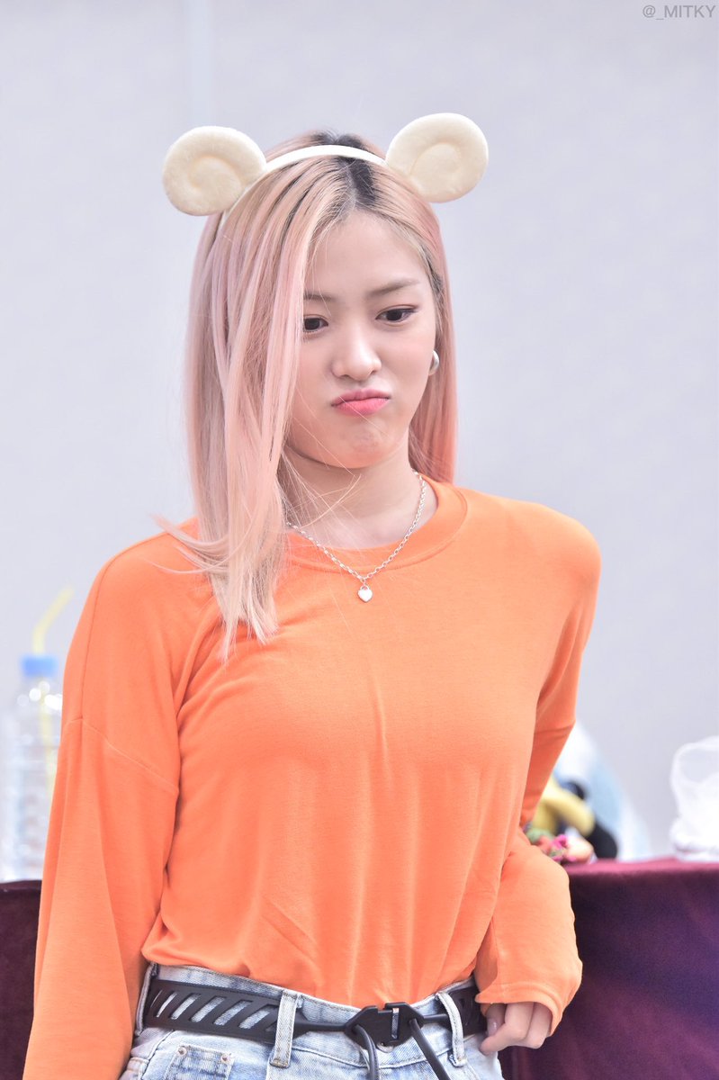 SRJF1LES's tweet photo. #RYUJIN #류진 @ITZYofficial https://t.co/tTHd7Zh6aK