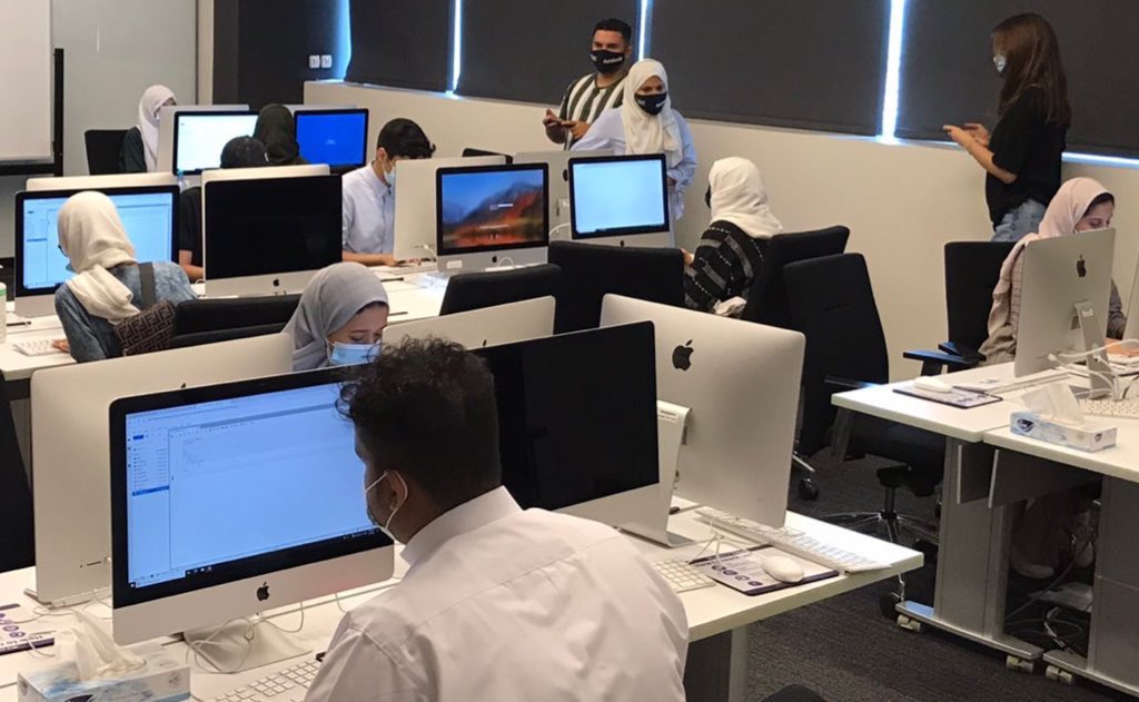 medvation's tweet photo. The mutations and evolution of SARS-CoV2 was the central topic of discussion in this #sciencesummercamp2021. The students analyzed the genetic sequence of the virus and discovered its differences from the influenza virus.#SARSCoV2 #Python3 #Medvation #KAUST https://t.co/XxcgEzAgnI