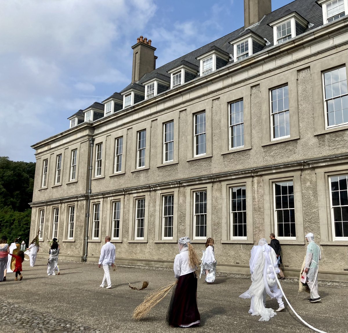MariaCanEmb's tweet image. Wonderful piece of outdoor performance at @IMMAIreland today.