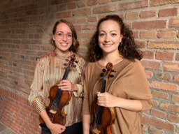 Het beloofd weer een mooie dag te worden bij Kunst aan de Vaart BUITEN! Om 16.00 uur komt Arjen Boerstra na een week uit zijn 'Hangende Kamer', er zijn muziekoptredens van Kirill Dumchenko en vioolduo Allegretto en de zon schijnt🌞
Haal de flyer met meer info bij VVV Assen🎨