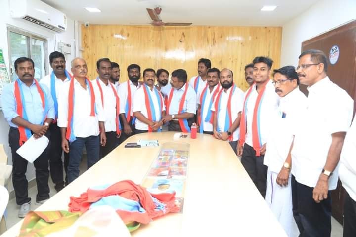 thirumaofficial's tweet photo. கன்னியாகுமரி மாவட்டம் 
அருமனை கிறித்தவ இயக்கத்தினர் இன்று  
ஸ்டீபன் அவர்களின் தலைமையில்  விடுதலைச் சிறுத்தைகள் கட்சியில் இணைந்தது. 
#சமூகநீதி_சமூகங்களின்_ஒற்றுமை https://t.co/HvxFy1WtQW