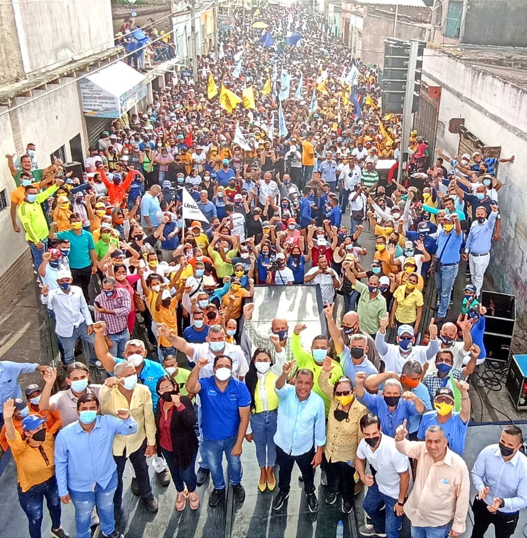 LeynysMalave's tweet photo. Nadie vence a quien no se cansa, Nadie vence a quien Dios y su pueblo lo respalda, aquí estamos los verdaderos demócratas firmes y listos para conquistar y mantener los espacios políticos. La Unidad nos dará la victoria. @alfreditodiaz rumbo a la reelección. https://t.co/Slpxvk86Yf