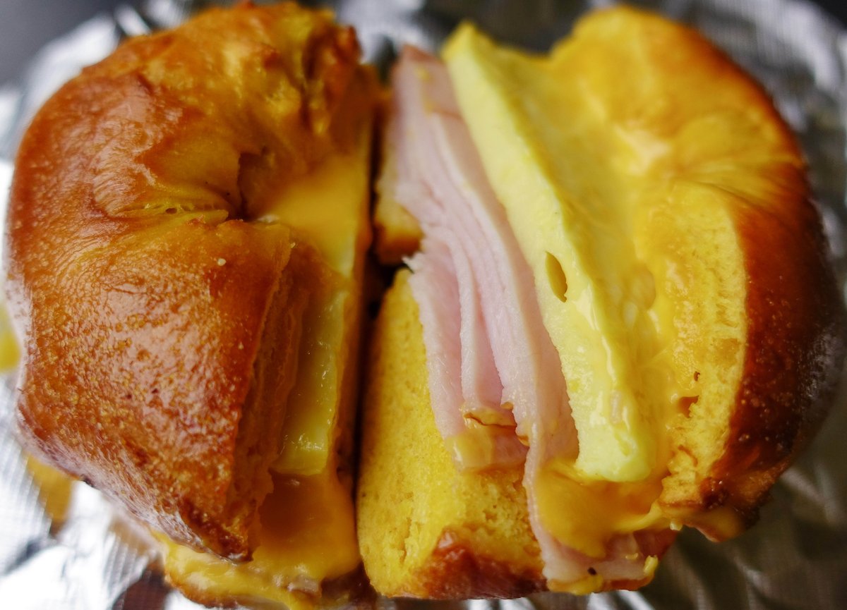 eatcba's tweet photo. Let’s grab breakfest! Ordhead online. #eatcba #upshow #cba #chicagobagelauthority #bagelporn #steamwich #steamw&amp;iches #bagel #bagels #bagelsandwich  #toasttakeout https://t.co/yAC5Uw8nOL