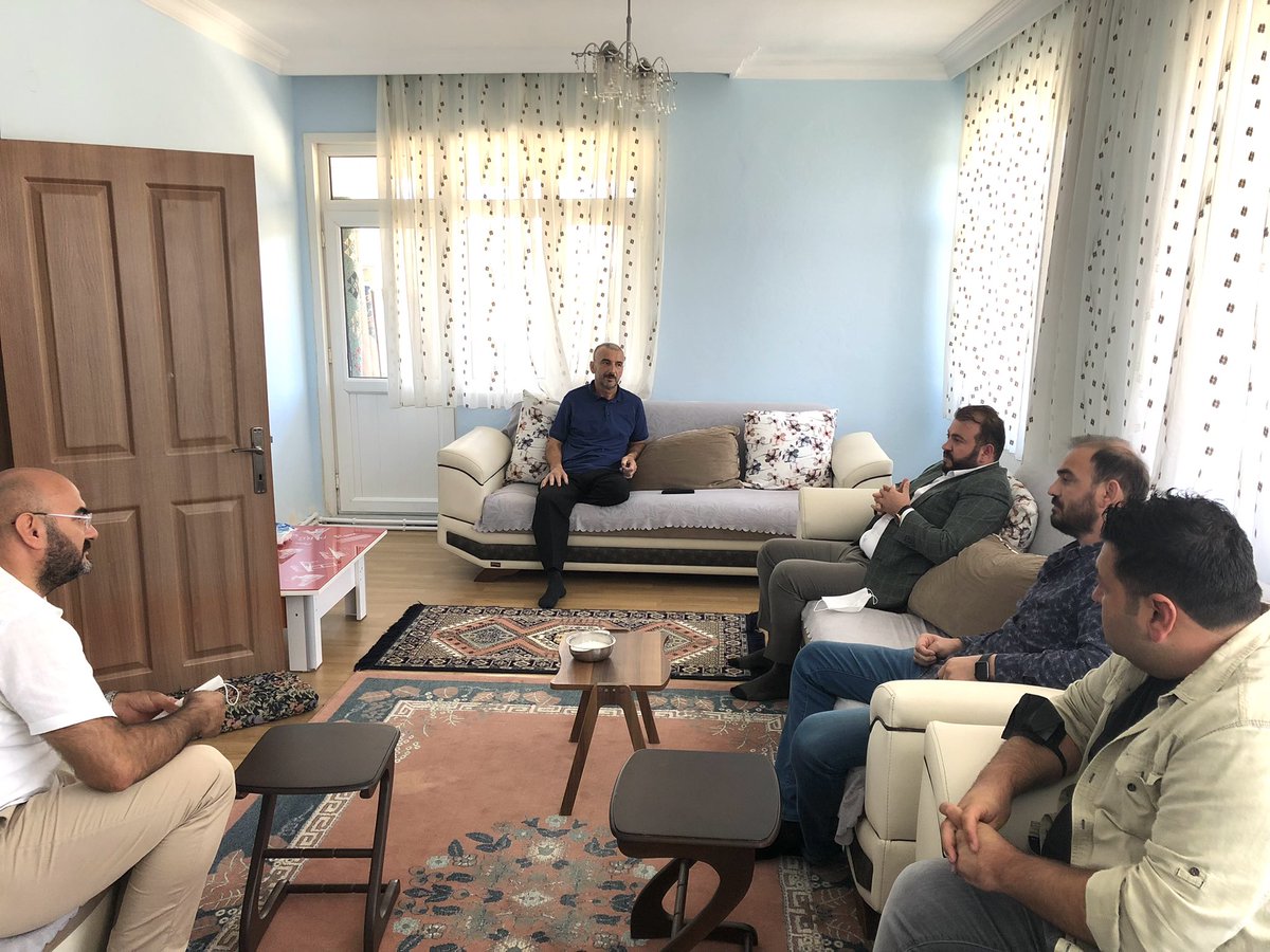 mcandaroglutr's tweet photo. Karaburun mahallemizde Cemal Soyoğlu abimizi ziyaret ettik.

Kendisine Allah’tan acil şifalar diliyorum. Rabbim kaza ve musibetlerden hepimizi muhafaza eylesin. https://t.co/cBX7nTCjfh