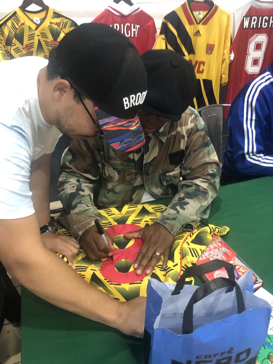 Growing up a #gunner, <a href="/IanWright0/">Ian Wright</a> was my absolute hero, was honoured to meet my hero yesterday, #legend , and he signed my iconic bruised banana shirt, <a href="/Arsenal/">Arsenal</a>