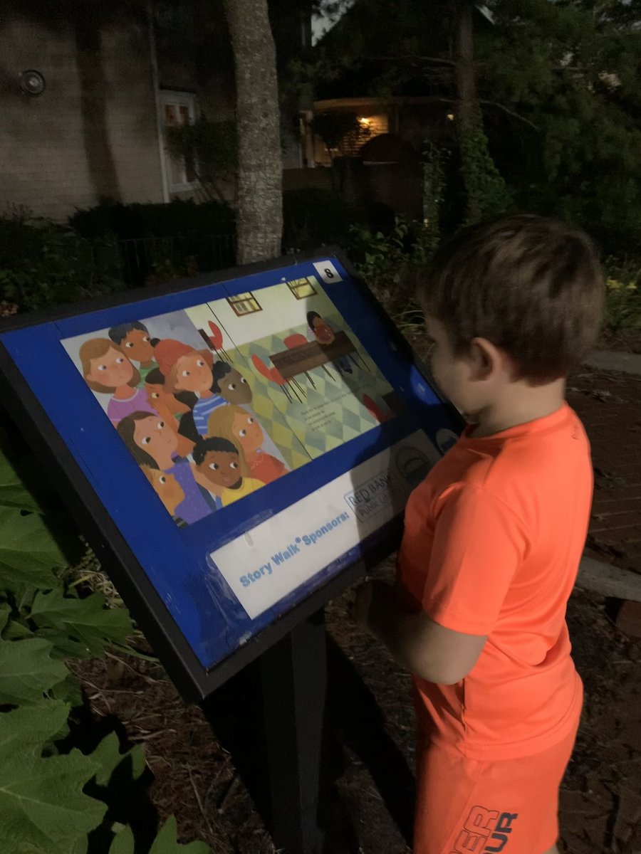 Summer reading in the park #rpfamily <a href="/JackieConniff/">Jackie Conniff</a> <a href="/redbankpl/">Red Bank Library</a> @RPPrincipal