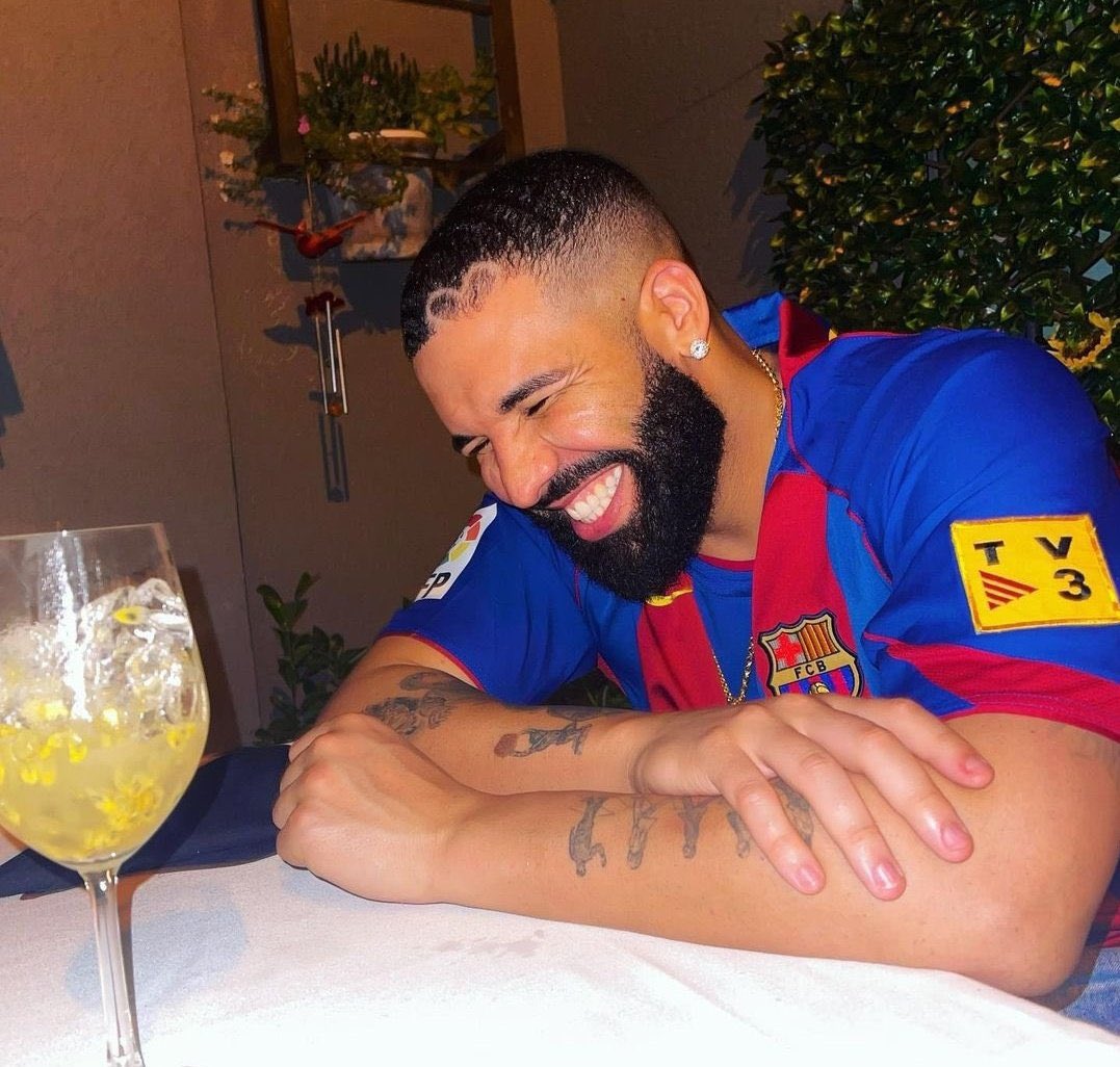 Kulturlesite_'s tweet photo. 🚨RECORD !!

Drake réalise le plus gros démarrage de tous les temps sur Spotify en 24h, avec son album « CLB » !

153 MILLIONS DE STREAMS ! https://t.co/hHK1c8Q97b