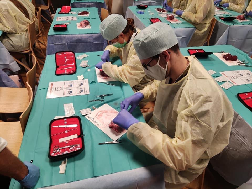 MedicalCompoBe's tweet image. Today MedCup at Tour and Taxis Brussels where medicine students can test their prowess and skills.
An awesome day where civilian and military medicine meet.
#Medcup2021 #studentsforstudents #competition