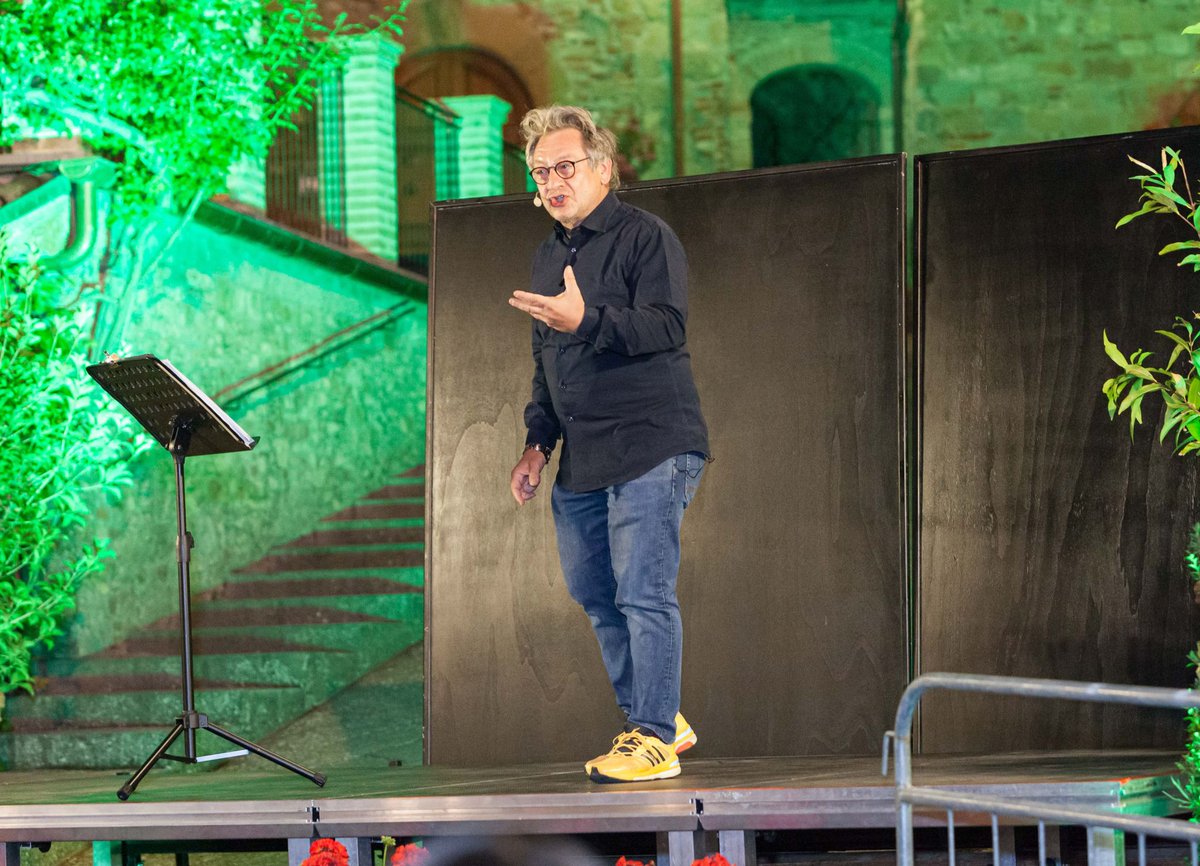 parassole's tweet photo. E così è successo! Dopo mesi di eventi da remoto o in studio e formazione on line, tornare in scena al "Festival dei Cammini di Francesco" a #Citerna davanti a 200 persone è stato davvero emozionante. https://t.co/w7oVBpTxvY
