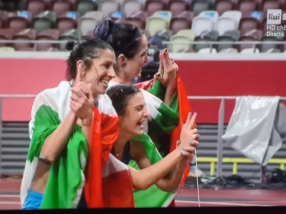 Sto piangendo dall'emozione 
#Paralympics 
🇮🇹🇮🇹🇮🇹