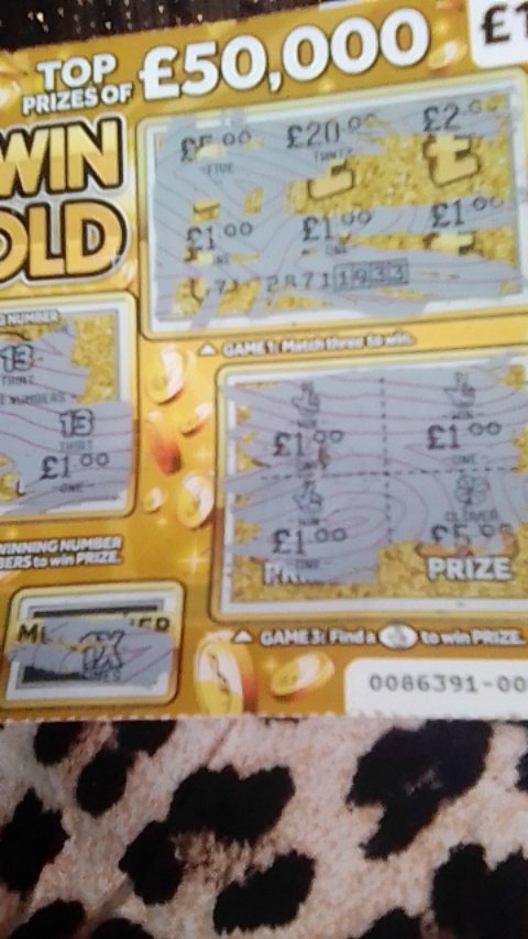 ALICE97101930's tweet photo. I JUST
FUCKIN
WON....
A FIVER.... https://t.co/InQktTZqQ6