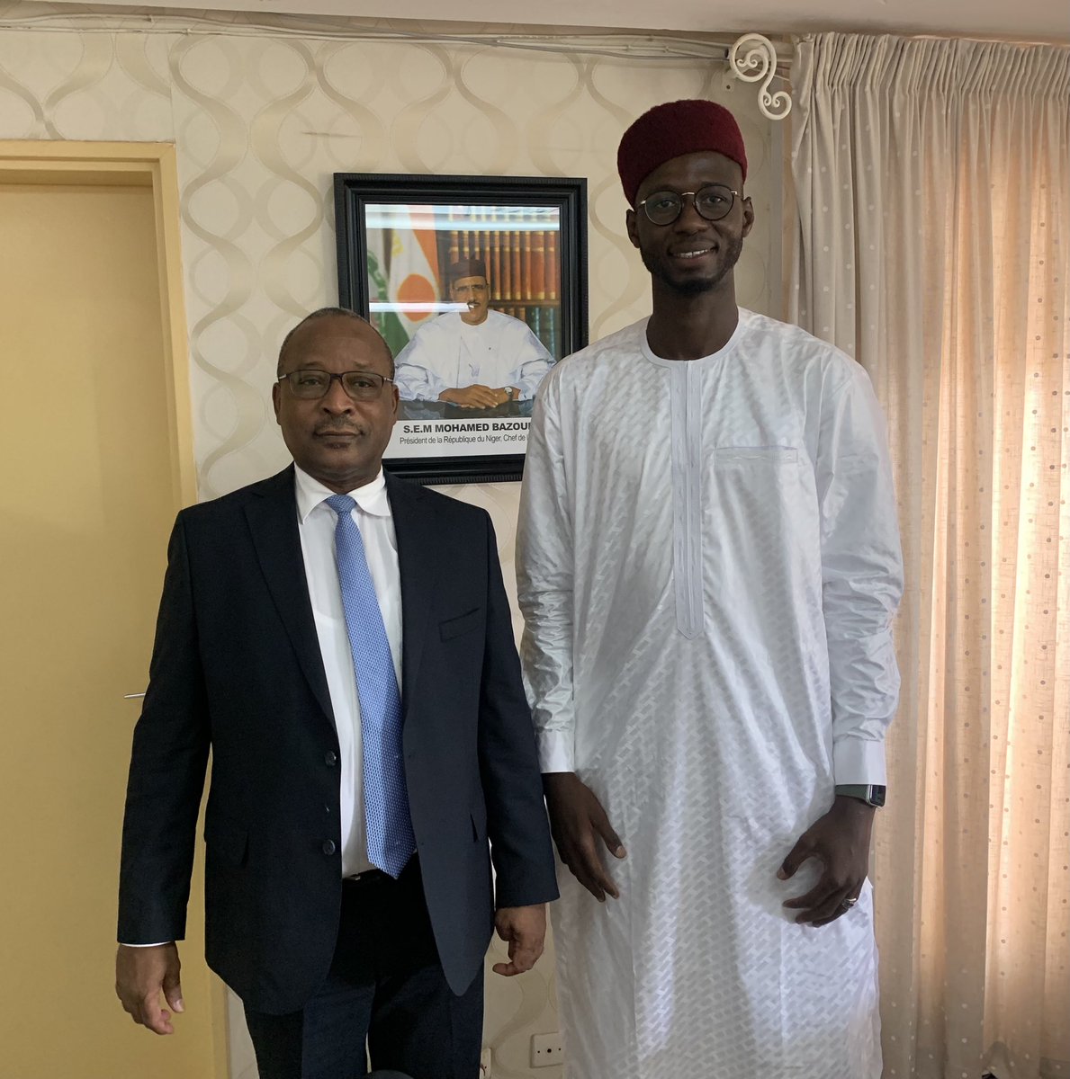 Honoré d'avoir été reçu par Son Excellence Hassoumi Massaoudou!ministre d’état,ministre des affaires étrangères 🇳🇪🇳🇪🇳🇪
Merci pour le soutien et les conseils utiles🤲🏾🤲🏾<a href="/HassoumiMassou1/">Hassoumi Massoudou</a>