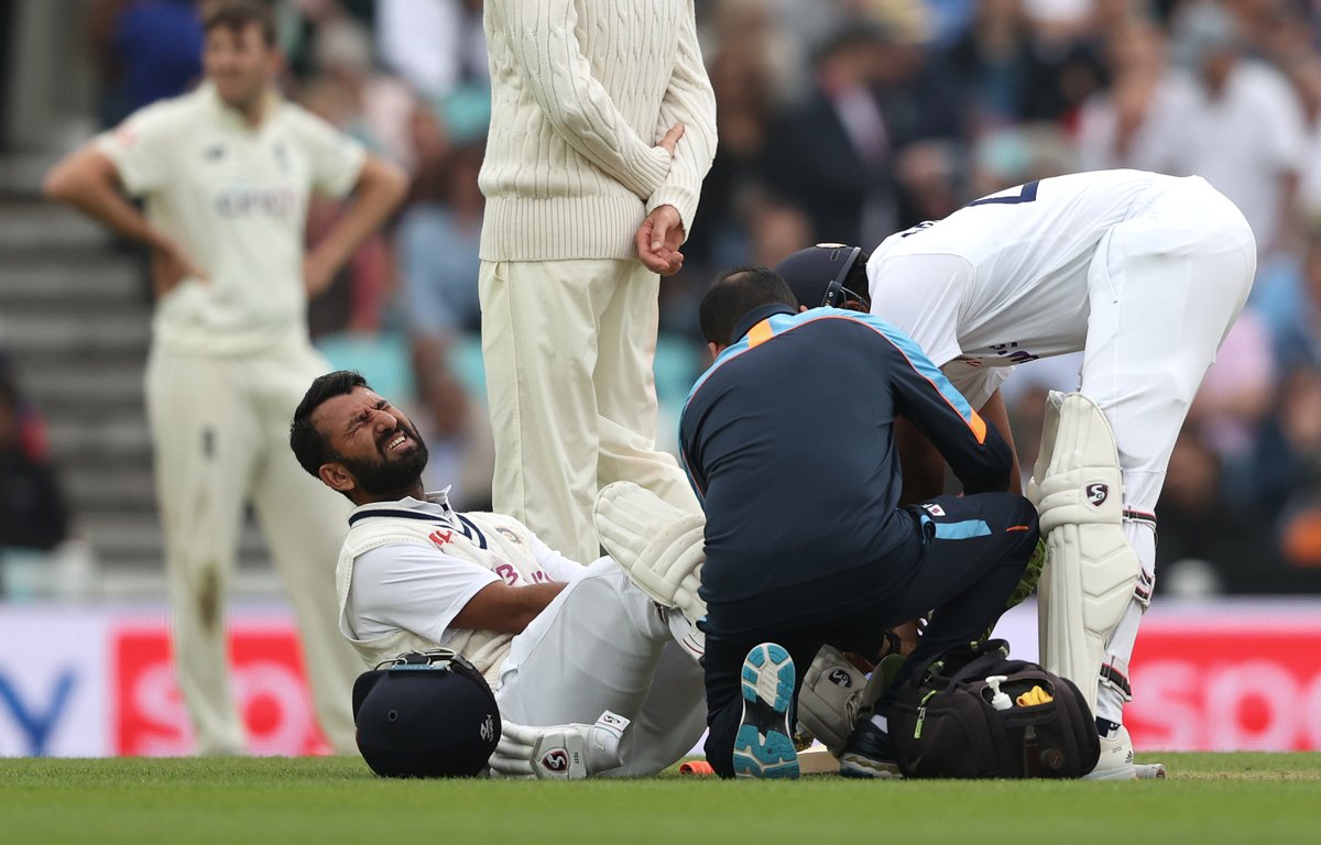 Cheteshwar Pujara rolls his ankle over.

After receiving treatment, he is back on his feet and continues to bat💪💪

#ENGvIND