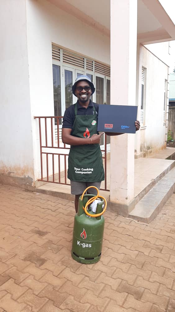 LuckyMbabazi's tweet photo. You could be the next winner of these amazing prices @RUBiSEnergyUG1 and DSTV.
Simply cook food using K-gas, a citrus ingredient and add your own UG touch.Tell us your ingredient set up, your preparation procedure and final product in a 30sec video to win.#lockdownchef https://t.co/gNb90aN4Gx