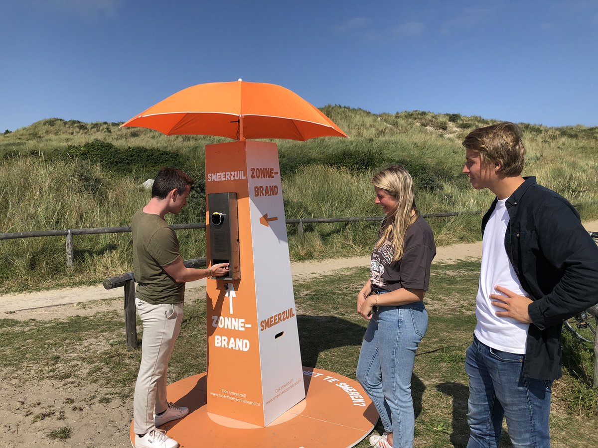 Samen met @InnofestNL maken we het mogelijk dat teams van hogescholen hun innovatie testen in de praktijk. Vandaag test Smeerkees van <a href="/AvansHogeschool/">Avans Hogeschool</a> een zonnebranddispenser op camping <a href="/stortemelk/">Stortemelk</a> met de campinggasten als testers!  #tegenhuidkanker ☀️